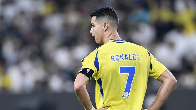 Ronaldo mencetak gol dalam pertandingan, tetapi Al Nassr tetap kalah. Simak hasil pertandingan terbaru dan peran penting Ronaldo.